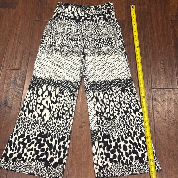 Small ROBERT LOUIS Chic Black and White Patterned Pants - Picture 8 of 11